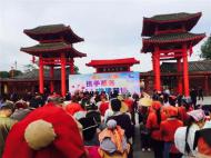 河南旅游策劃:清明上河園：與愛同行，一直在路上